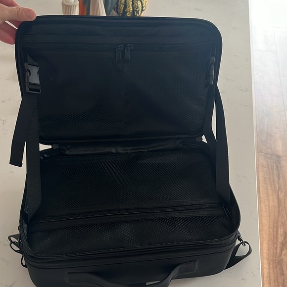 Relavel Makeup / Cosmetics Travel Bag - Picture 3 of 11